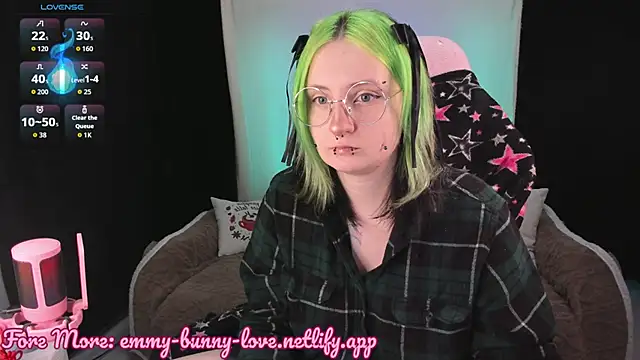 EmmyBunny online show from 11/17/25, 05:19