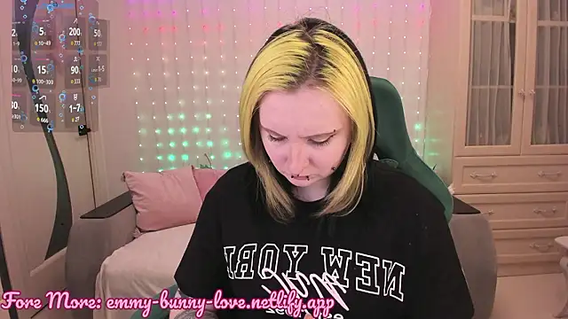 EmmyBunny online show from 02/05/26, 02:22