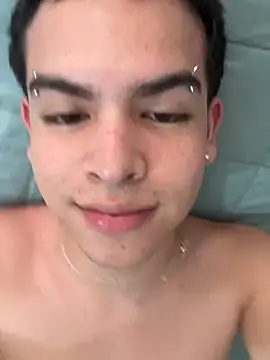 Snapshot of Blum_icee chatting on 02/04/25, 07:44 Blum icee online show from 02/04/25, 07:44