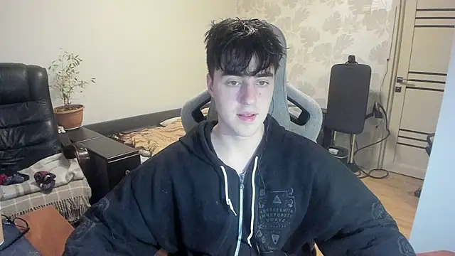 Snapshot of Knuckles17 chatting on 12/02/25, 01:33 Knuckles17 online show from 12/02/25, 01:33