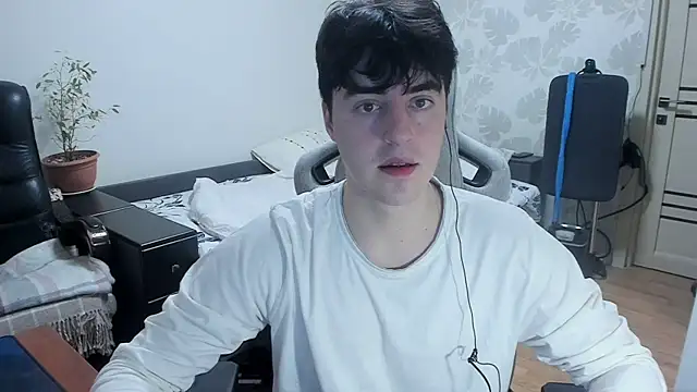 Snapshot of Knuckles17 chatting on 12/20/25, 12:51 Knuckles17 online show from 12/20/25, 12:51