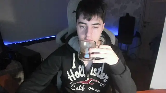 Snapshot of Knuckles17 chatting on 01/06/26, 06:50 Knuckles17 online show from 01/06/26, 06:50