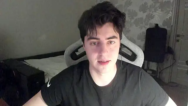 Snapshot of Knuckles17 chatting on 02/11/26, 01:27 Knuckles17 online show from 02/11/26, 01:27