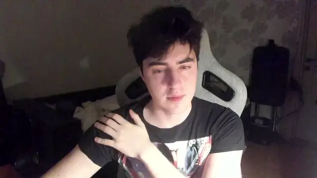 Snapshot of Knuckles17 chatting on 02/12/26, 01:28 Knuckles17 online show from 02/12/26, 01:28