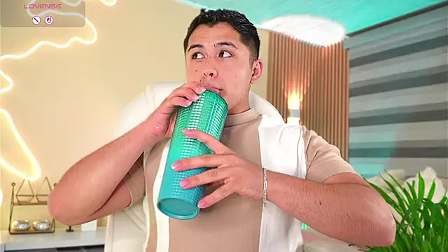 Snapshot of MatiasKorn chatting on 11/08/25, 06:46 MatiasKorn online show from 11/08/25, 06:46