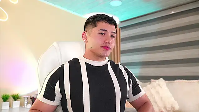 Snapshot of MatiasKorn chatting on 11/28/25, 06:05 MatiasKorn online show from 11/28/25, 06:05