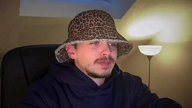 naked psy online show from 03/10/25, 04:25