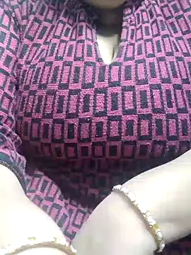 Snapshot of Seema_99 chatting on 12/29/24, 03:03 Seema 99 online show from 12/29/24, 03:03