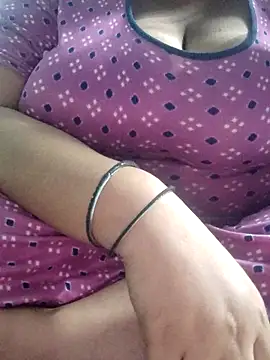 Snapshot of Seema_99 chatting on 11/03/25, 05:47 Seema 99 online show from 11/03/25, 05:47