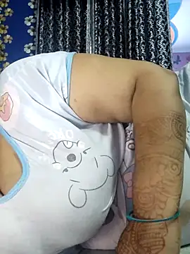 Snapshot of Seema_99 chatting on 05/19/26, 10:32 Seema 99 online show from 05/19/26, 10:32