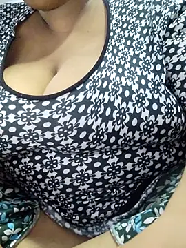 Snapshot of Seema_99 chatting on 05/23/26, 08:29 Seema 99 online show from 05/23/26, 08:29