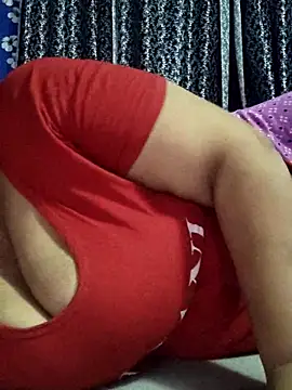 Snapshot of Seema_99 chatting on 05/30/26, 08:22 Seema 99 online show from 05/30/26, 08:22