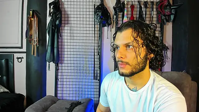 Snapshot of Twisted_Fantasy chatting on 02/12/25, 12:12 Twisted Fantasy online show from 02/12/25, 12:12