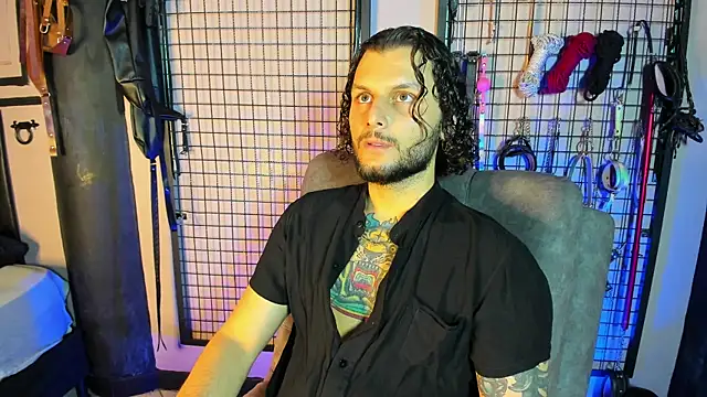 Snapshot of Twisted_Fantasy chatting on 03/12/25, 01:25 Twisted Fantasy online show from 03/12/25, 01:25