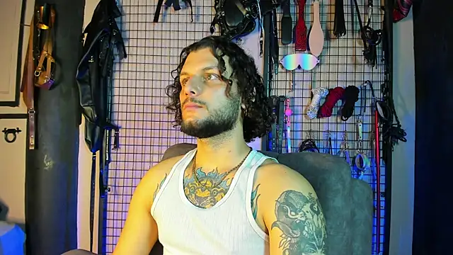 Snapshot of Twisted_Fantasy chatting on 03/12/25, 04:30 Twisted Fantasy online show from 03/12/25, 04:30