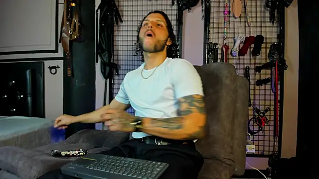 Snapshot of Twisted_Fantasy chatting on 03/19/25, 12:26 Twisted Fantasy online show from 03/19/25, 12:26