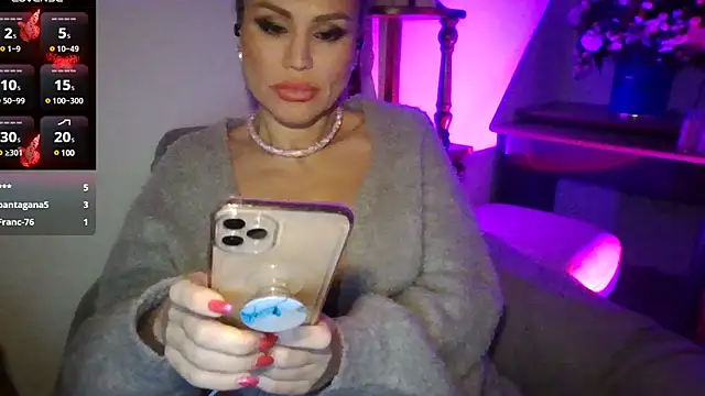 Snapshot of Radmila_Queen_ chatting on 12/10/24, 07:11 Radmila Queen  online show from 12/10/24, 07:11