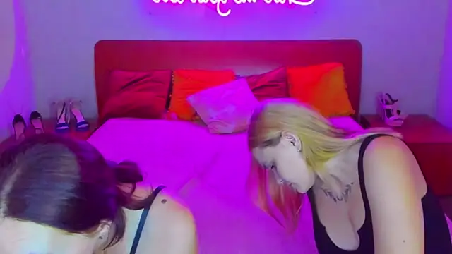 Snapshot of MagicEyess chatting on 12/15/24, 02:05 MagicEyess online show from 12/15/24, 02:05