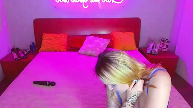 Snapshot of MagicEyess chatting on 02/28/25, 12:20 MagicEyess online show from 02/28/25, 12:20