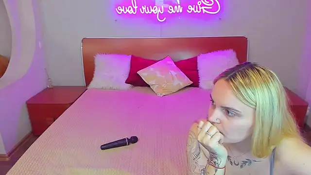 Snapshot of MagicEyess chatting on 11/30/25, 06:23 MagicEyess online show from 11/30/25, 06:23