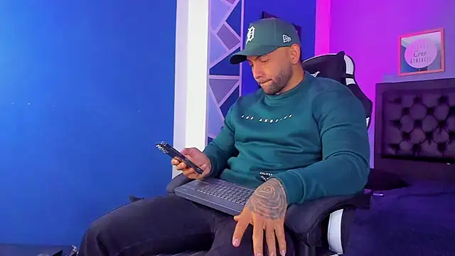 alex oficial online show from 11/24/25, 04:56