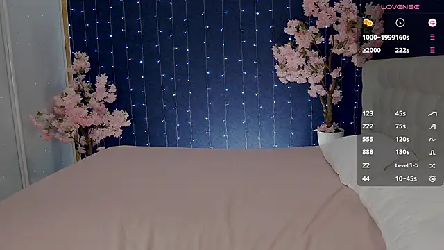 -Mirror-Girl- online show from 10/19/25, 04:57