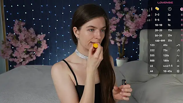 Snapshot of -Mirror-Girl- chatting on 04/08/26, 06:13 -Mirror-Girl- online show from 04/08/26, 06:13