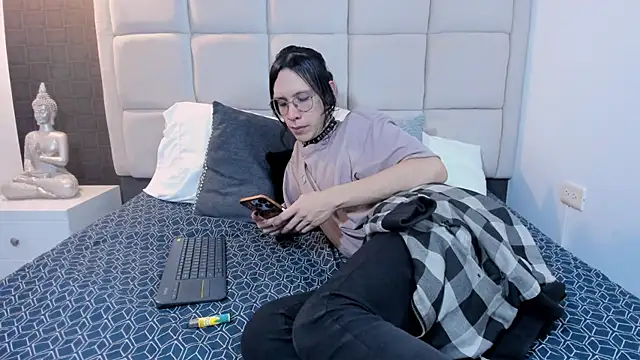 Hecatee 77 online show from 02/12/25, 07:35