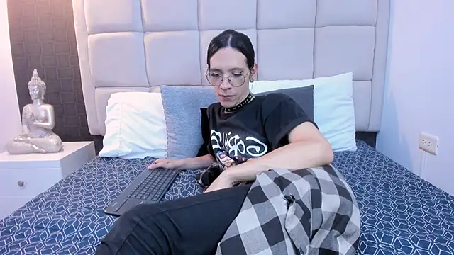 Hecatee 77 online show from 02/21/25, 08:05