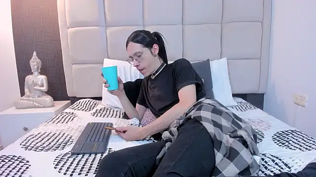 Hecatee 77 online show from 03/22/25, 07:31