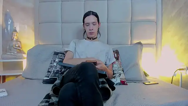 Hecatee 77 online show from 11/02/25, 08:00