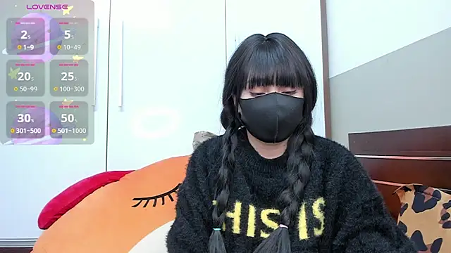 alonelove   online show from 02/12/25, 06:51