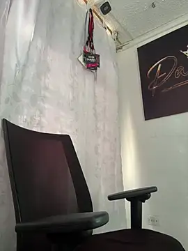 Snapshot of letiziia_sky1 chatting on 06/11/26, 07:56 letiziia sky1 online show from 06/11/26, 07:56