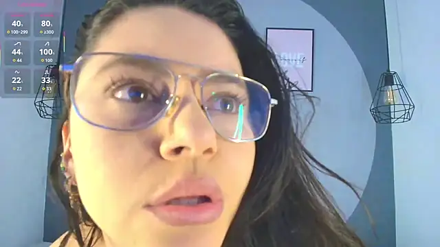 Snapshot of sarita_duque chatting on 06/25/26, 12:31 sarita duque online show from 06/25/26, 12:31