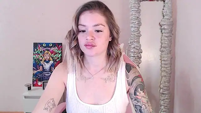 Snapshot of miaacatt chatting on 09/13/25, 05:29 miaacatt online show from 09/13/25, 05:29