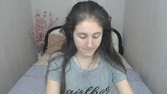 Holliy Cooper online show from 02/06/25, 07:24