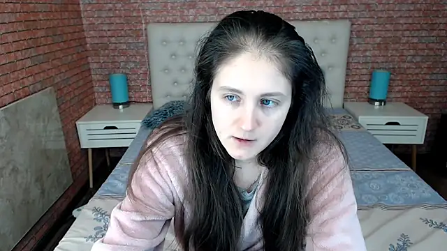 Holliy Cooper online show from 02/07/25, 09:16