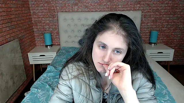 Holliy Cooper online show from 03/17/25, 04:54