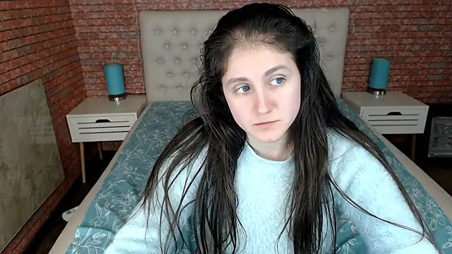 Holliy Cooper online show from 03/21/25, 11:01