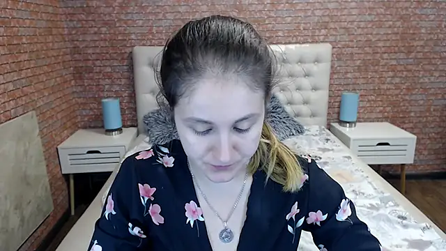 Holliy Cooper online show from 09/10/25, 07:41