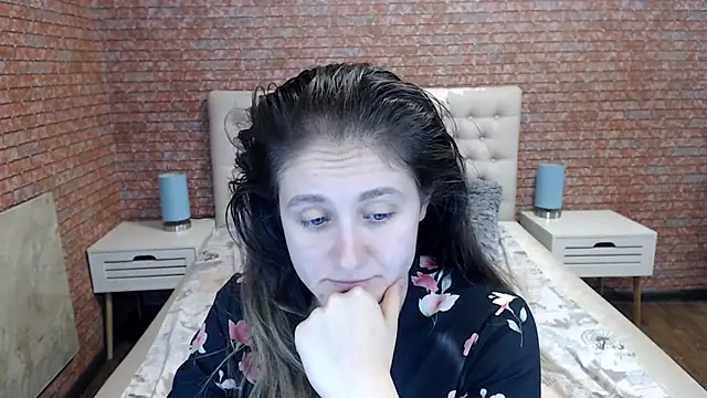 Holliy Cooper online show from 09/11/25, 07:30