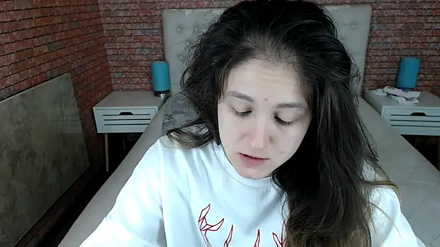 Holliy Cooper online show from 11/27/25, 08:38