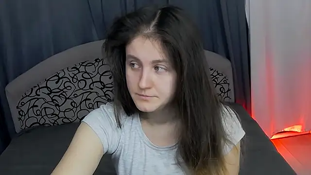 Holliy Cooper online show from 12/15/25, 09:13