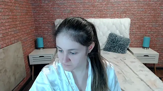Holliy Cooper online show from 06/06/26, 07:24