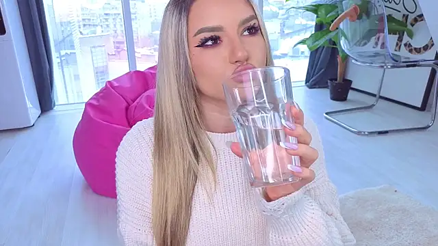 Snapshot of SpoilM3Mor3 chatting on 01/13/26, 11:15 SpoilM3Mor3 online show from 01/13/26, 11:15