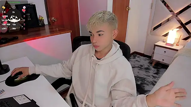 Snapshot of Austin_connor_ chatting on 12/18/24, 10:13 Austin connor  online show from 12/18/24, 10:13