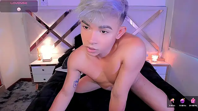 Snapshot of Austin_connor_ chatting on 01/19/25, 03:32 Austin connor  online show from 01/19/25, 03:32