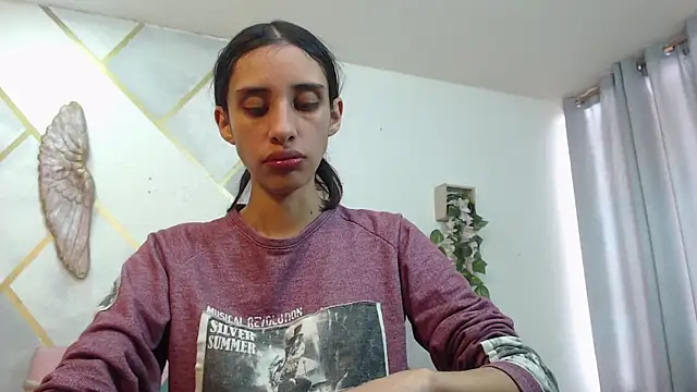 RoxanaCyrano  online show from 11/26/25, 07:48