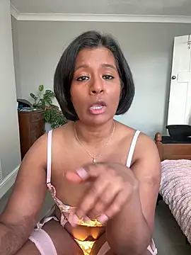 Snapshot of RoseMelanie chatting on 02/26/26, 08:02 RoseMelanie online show from 02/26/26, 08:02