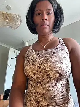 Snapshot of RoseMelanie chatting on 05/18/26, 12:55 RoseMelanie online show from 05/18/26, 12:55